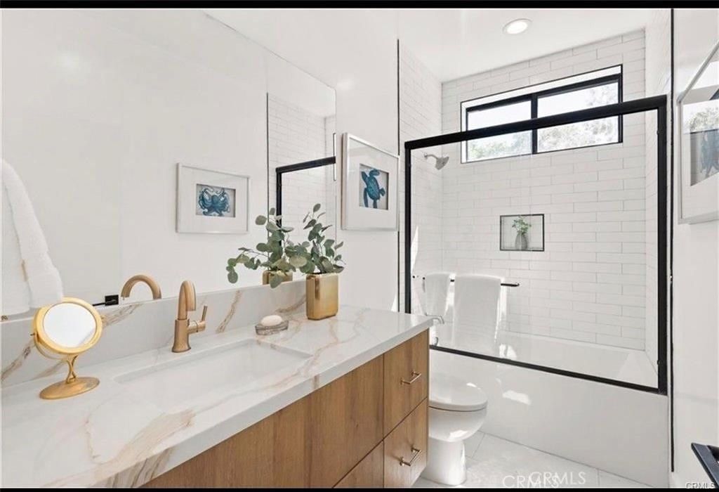 Image 22 of property listing at 6511 N Contour Lane, North Hollywood, CA 91606