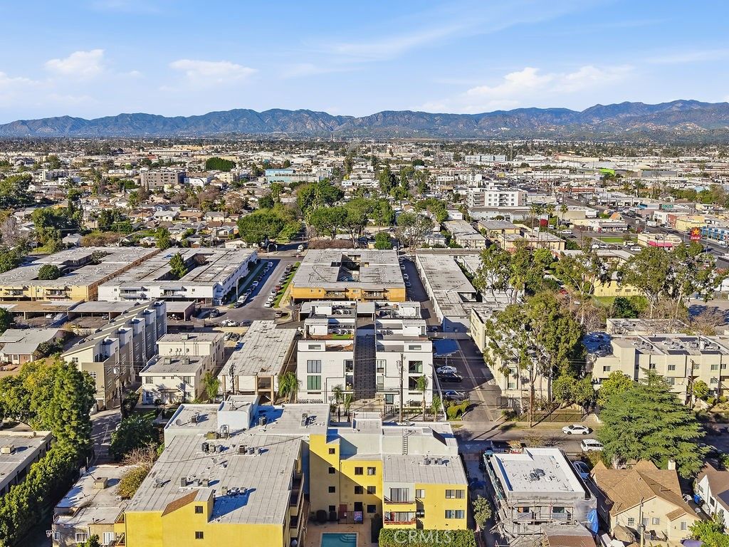 Image 26 of property listing at 6511 N Contour Lane, North Hollywood, CA 91606