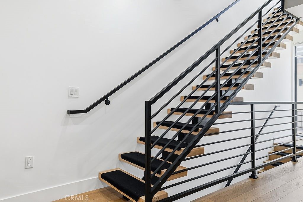 Image 28 of property listing at 6511 N Contour Lane, North Hollywood, CA 91606