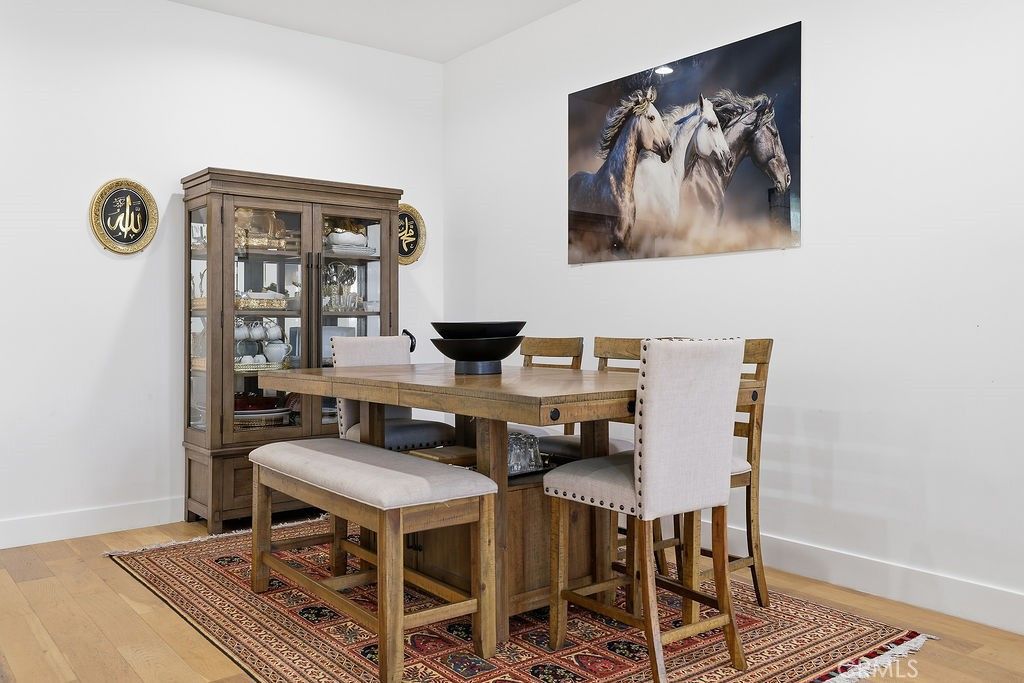 Image 8 of property listing at 6511 N Contour Lane, North Hollywood, CA 91606