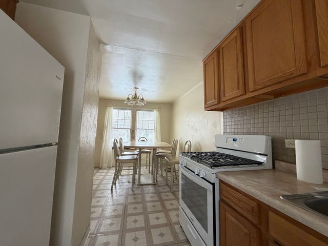 9349 S Sacramento Avenue, Evergreen Park, IL 60805