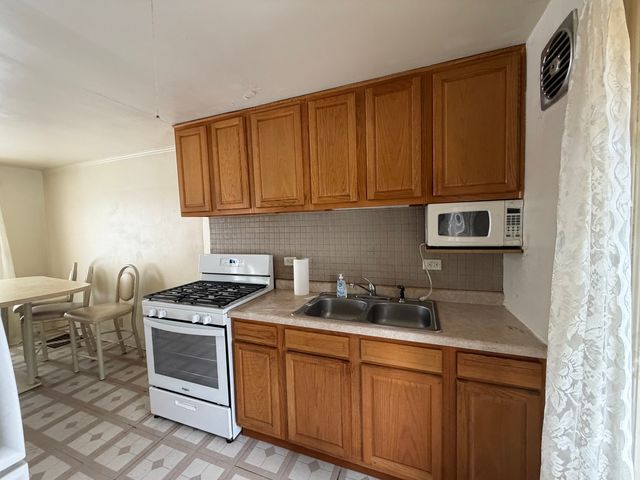 9349 S Sacramento Avenue, Evergreen Park, IL 60805