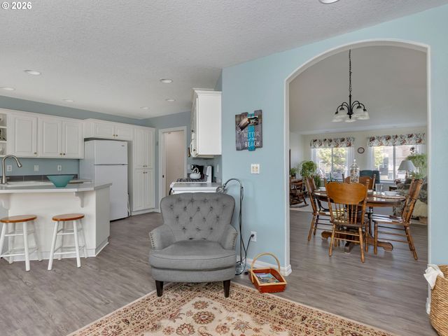 869 E 9TH Ct, Lafayette, OR 97127