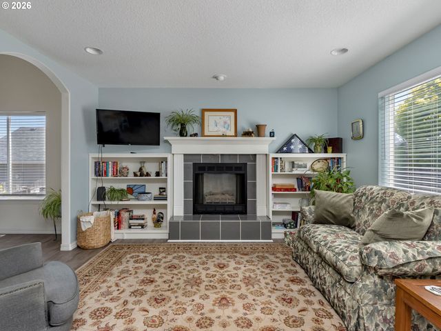 869 E 9TH Ct, Lafayette, OR 97127