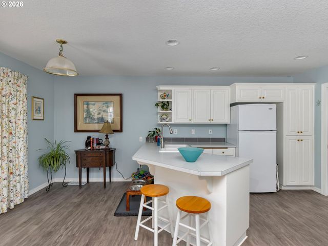 869 E 9TH Ct, Lafayette, OR 97127