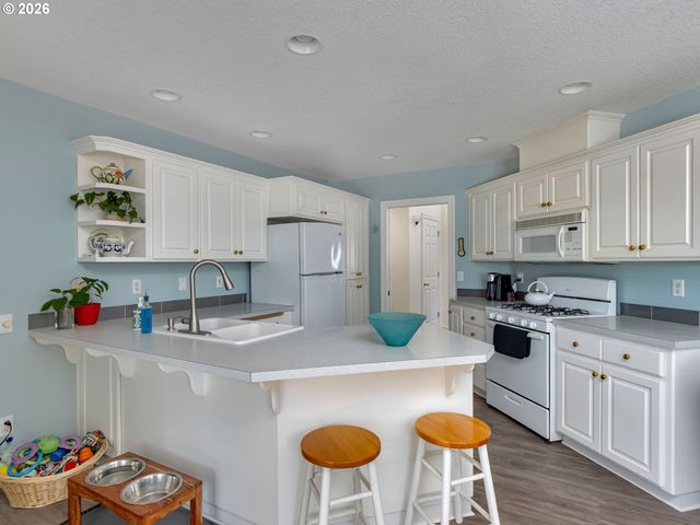 869 E 9TH Ct, Lafayette, OR 97127