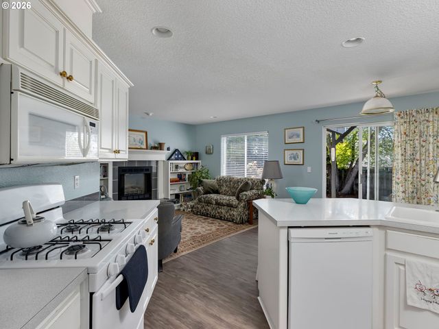 869 E 9TH Ct, Lafayette, OR 97127