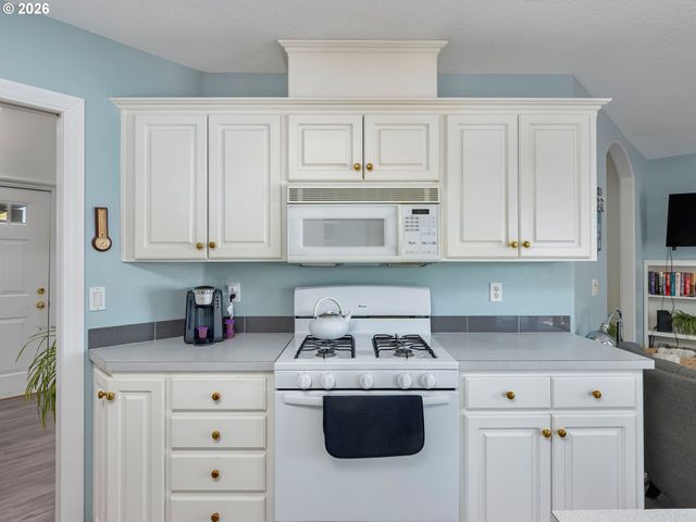 869 E 9TH Ct, Lafayette, OR 97127