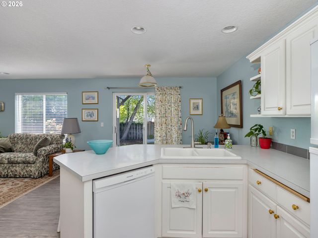 869 E 9TH Ct, Lafayette, OR 97127