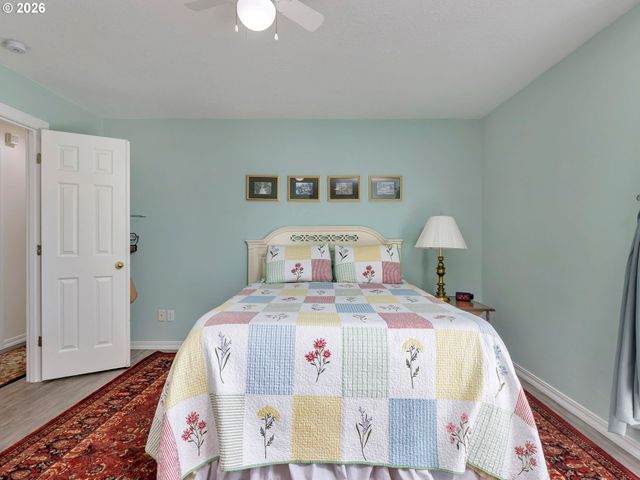 869 E 9TH Ct, Lafayette, OR 97127