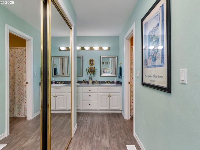 869 E 9TH Ct, Lafayette, OR 97127