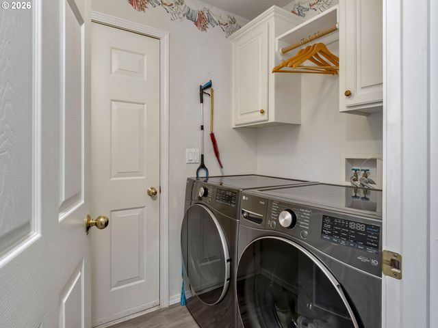 869 E 9TH Ct, Lafayette, OR 97127