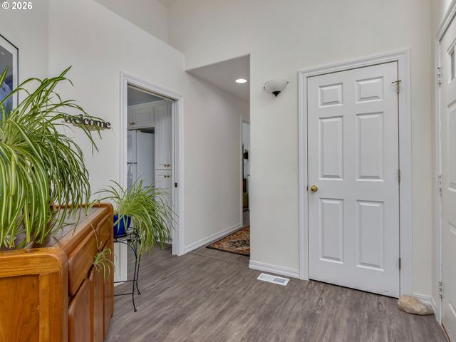 869 E 9TH Ct, Lafayette, OR 97127
