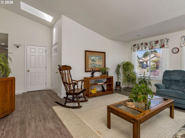 869 E 9TH Ct, Lafayette, OR 97127