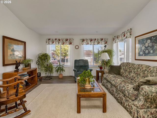 869 E 9TH Ct, Lafayette, OR 97127