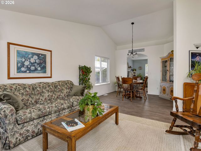 869 E 9TH Ct, Lafayette, OR 97127