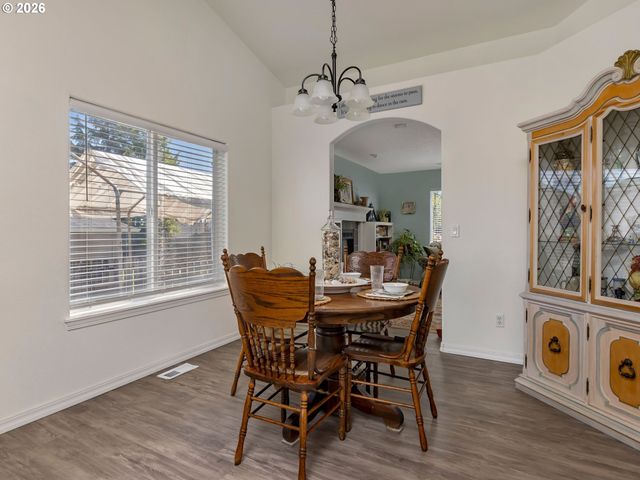 869 E 9TH Ct, Lafayette, OR 97127
