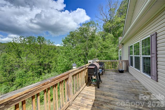 371 Starnes Cove Road, Candler, NC 28715