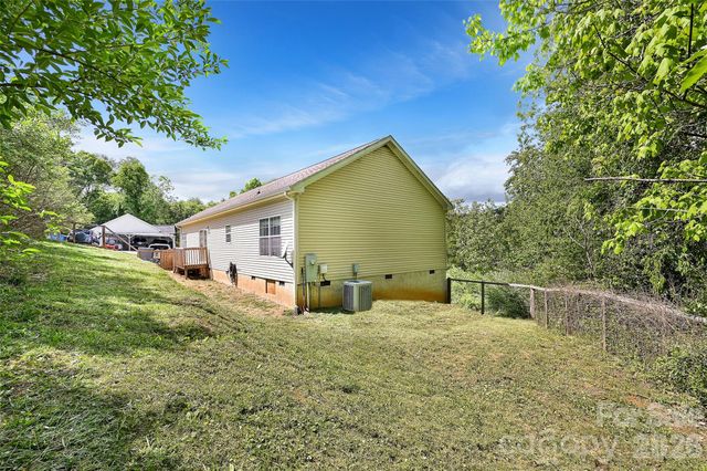 371 Starnes Cove Road, Candler, NC 28715
