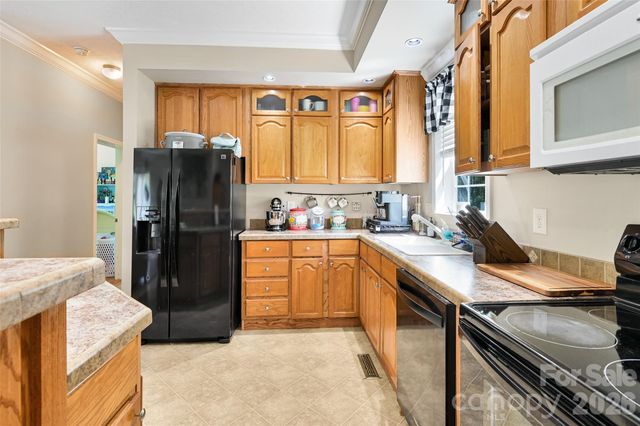 371 Starnes Cove Road, Candler, NC 28715