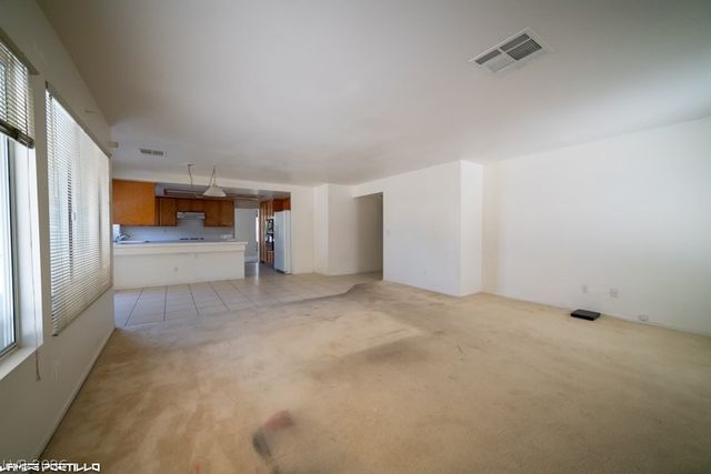 910 HOLLOWBLUFF Avenue, North Las Vegas, NV 89031