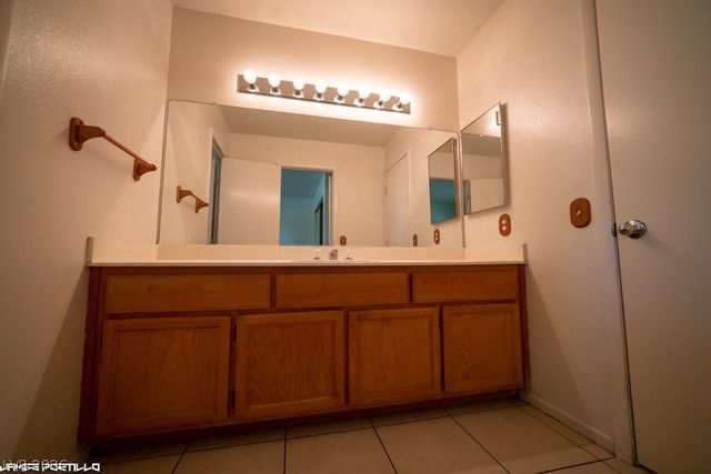 910 HOLLOWBLUFF Avenue, North Las Vegas, NV 89031