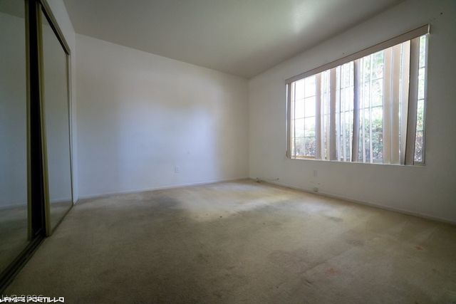 910 HOLLOWBLUFF Avenue, North Las Vegas, NV 89031