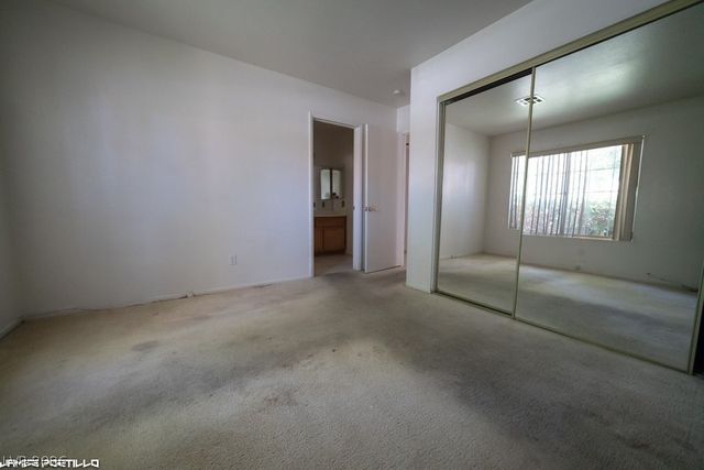 910 HOLLOWBLUFF Avenue, North Las Vegas, NV 89031