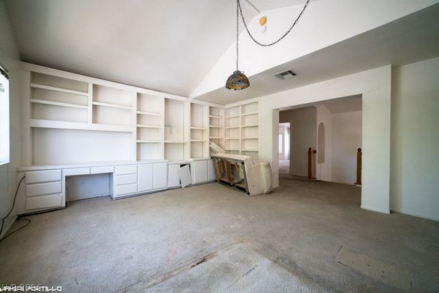 910 HOLLOWBLUFF Avenue, North Las Vegas, NV 89031