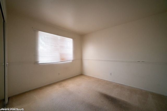 910 HOLLOWBLUFF Avenue, North Las Vegas, NV 89031