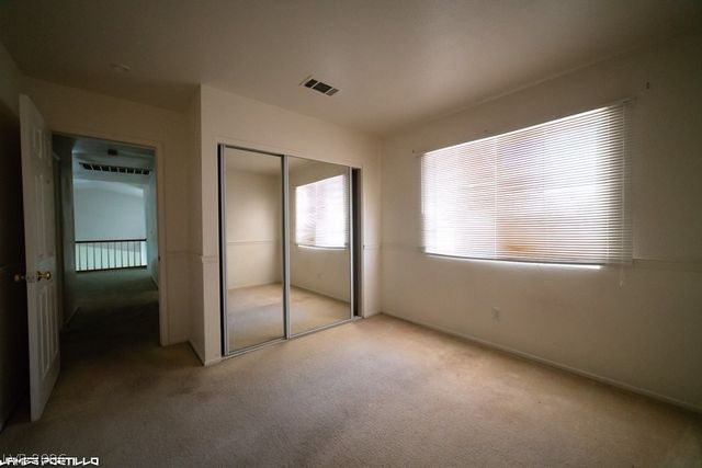 910 HOLLOWBLUFF Avenue, North Las Vegas, NV 89031