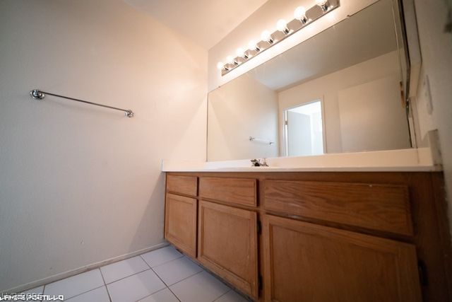 910 HOLLOWBLUFF Avenue, North Las Vegas, NV 89031
