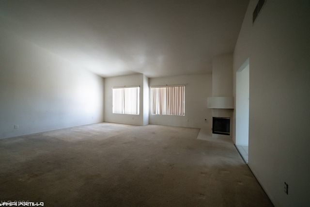 910 HOLLOWBLUFF Avenue, North Las Vegas, NV 89031