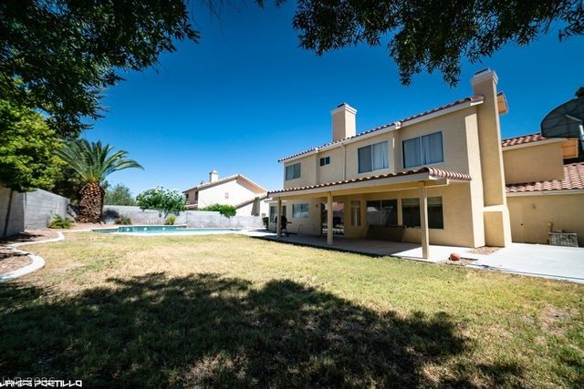 910 HOLLOWBLUFF Avenue, North Las Vegas, NV 89031