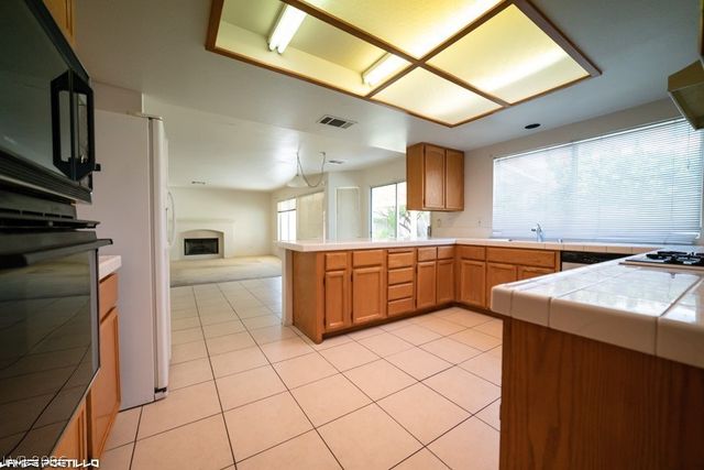 910 HOLLOWBLUFF Avenue, North Las Vegas, NV 89031