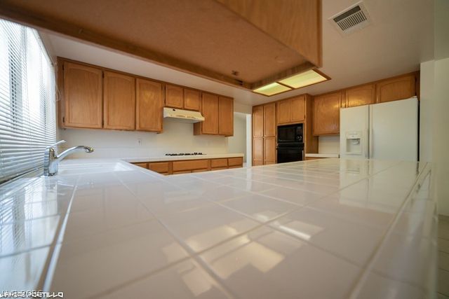 910 HOLLOWBLUFF Avenue, North Las Vegas, NV 89031