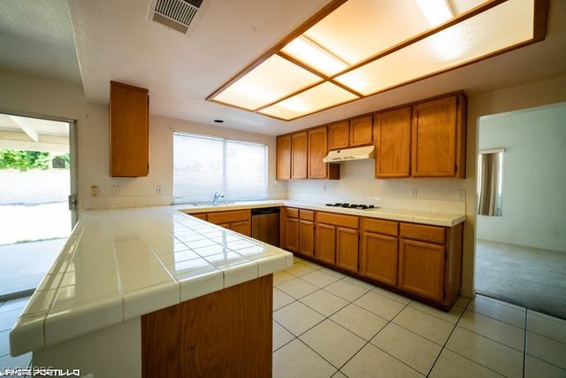 910 HOLLOWBLUFF Avenue, North Las Vegas, NV 89031