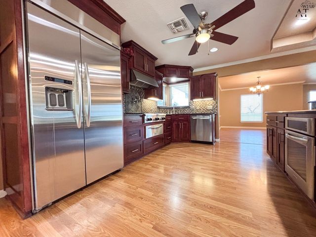 1110 SYCAMORE DRIVE, Burkburnett, TX 76354