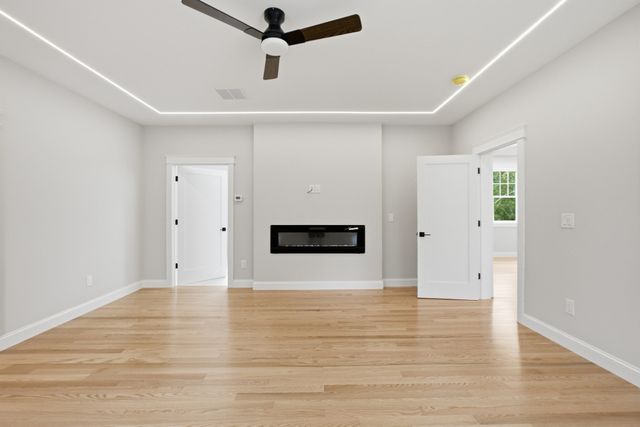 30 Mill St, Holliston, MA 01746