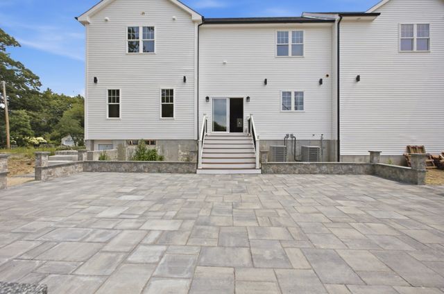 30 Mill St, Holliston, MA 01746