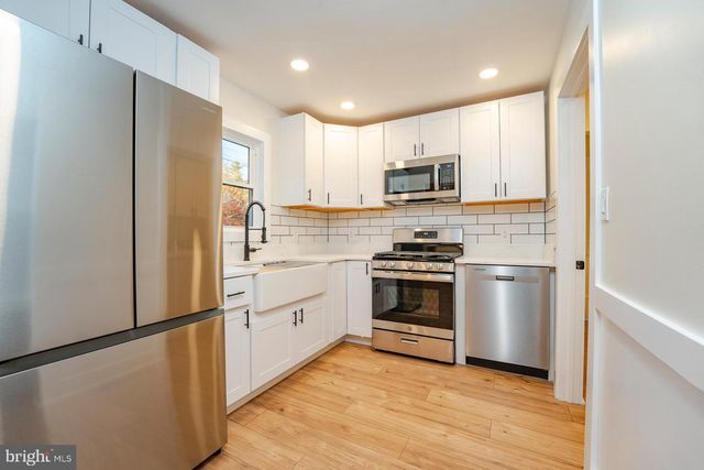 16 VIRGINIA AVE, Cape May Court House, NJ 08210