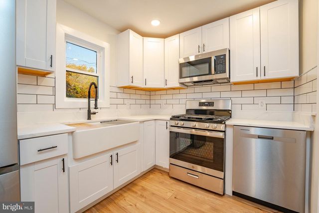 16 VIRGINIA AVE, Cape May Court House, NJ 08210