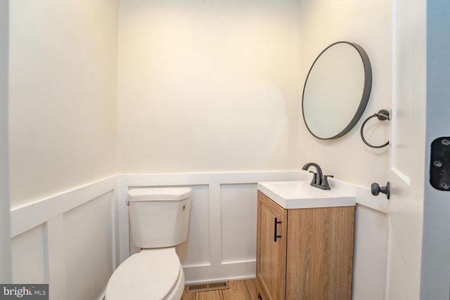 16 VIRGINIA AVE, Cape May Court House, NJ 08210