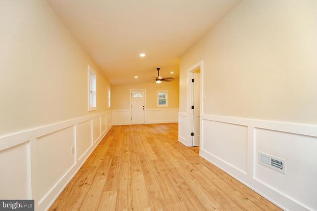 16 VIRGINIA AVE, Cape May Court House, NJ 08210