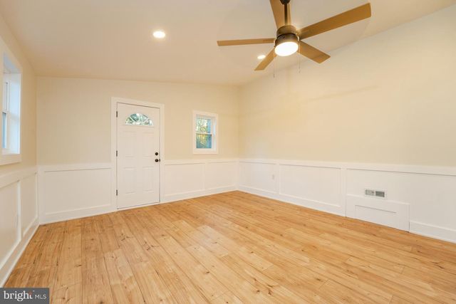 16 VIRGINIA AVE, Cape May Court House, NJ 08210