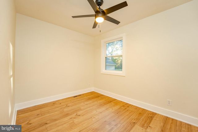 16 VIRGINIA AVE, Cape May Court House, NJ 08210