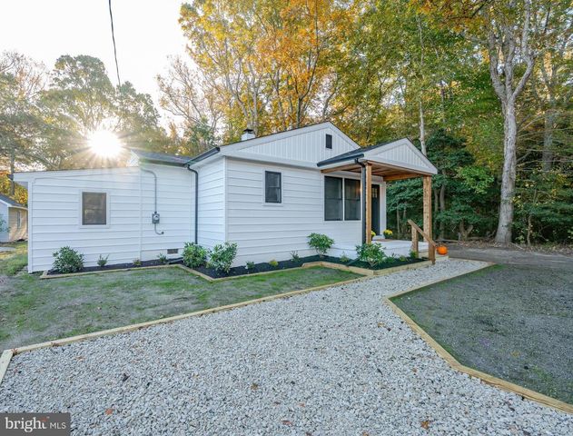 16 VIRGINIA AVE, Cape May Court House, NJ 08210