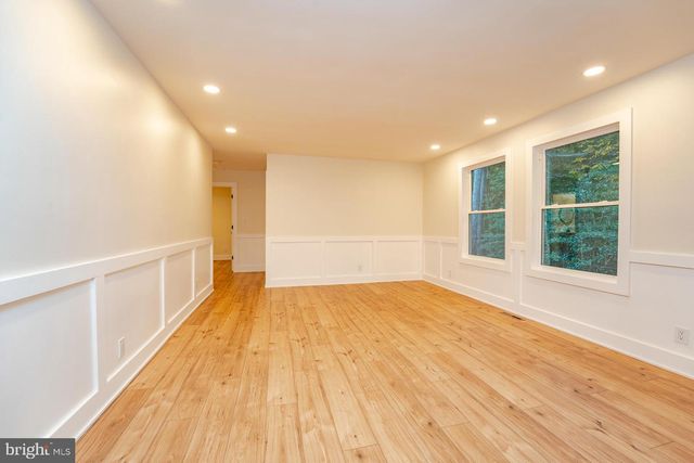 16 VIRGINIA AVE, Cape May Court House, NJ 08210