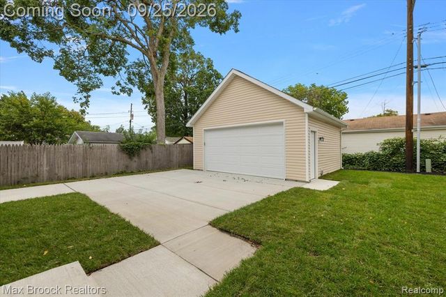 27828 Groveland Street, Madison Heights, MI 48071