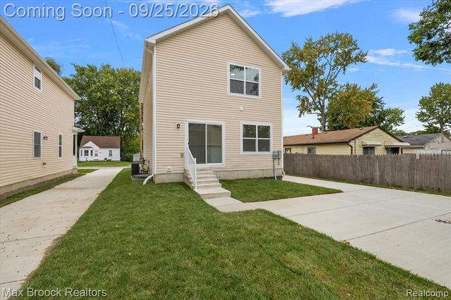27828 Groveland Street, Madison Heights, MI 48071